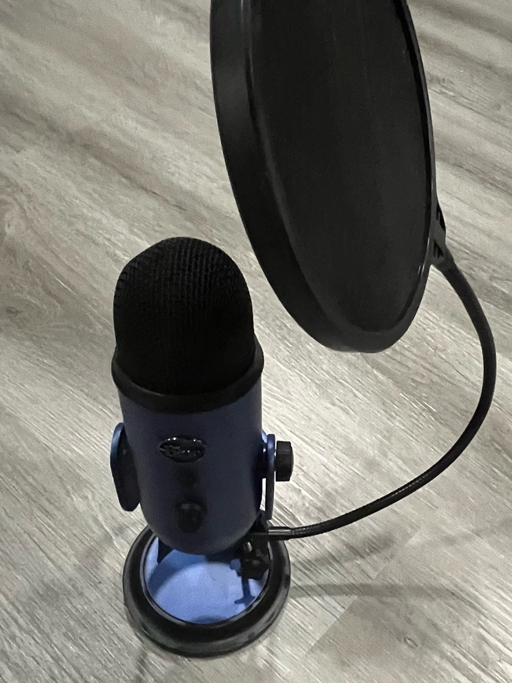 Yeti Desktop USB Microphone in Blue with Pop Filter